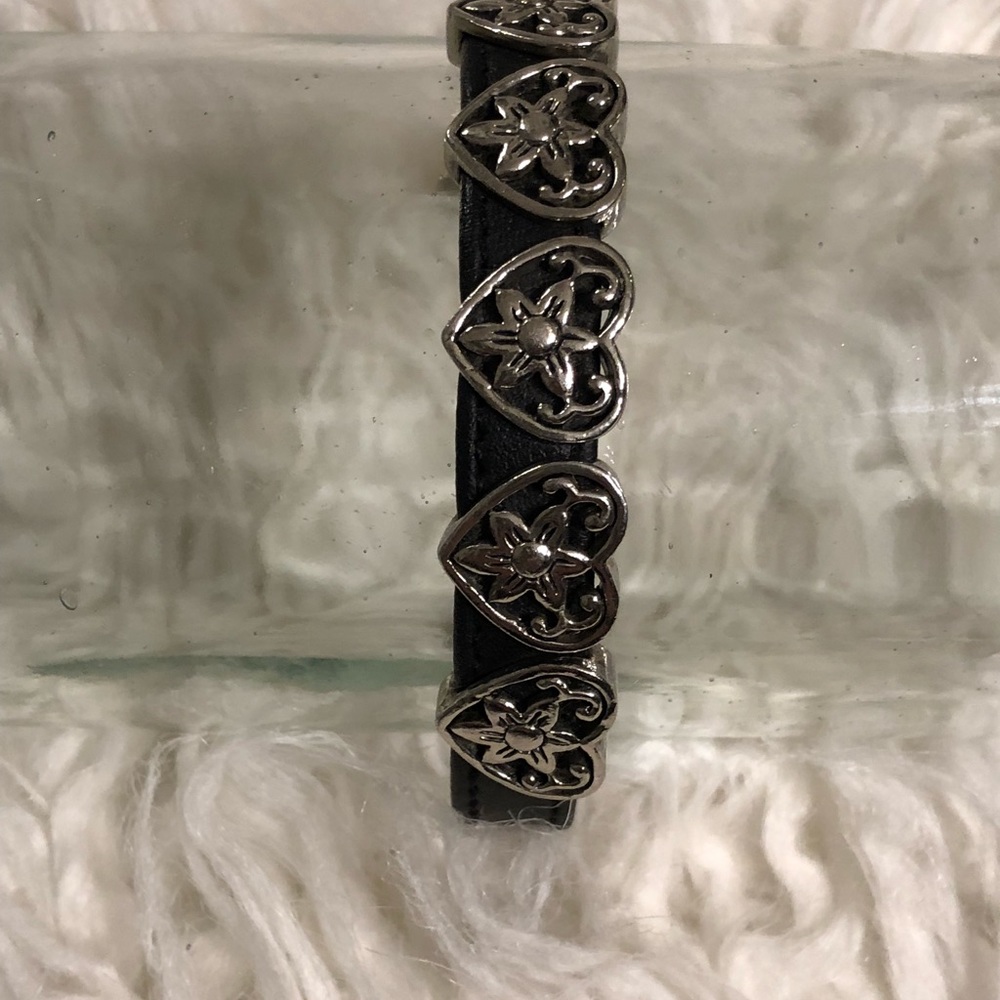 Classic(M)Vtg Silver plated heart/Faux Leather cuff bracelet works w/any closet!